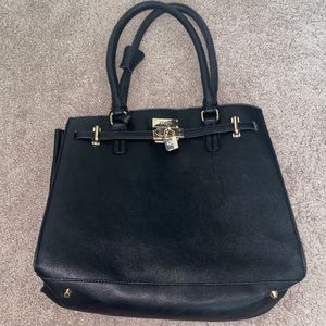 BCBG LEATHER BLACK PURSE